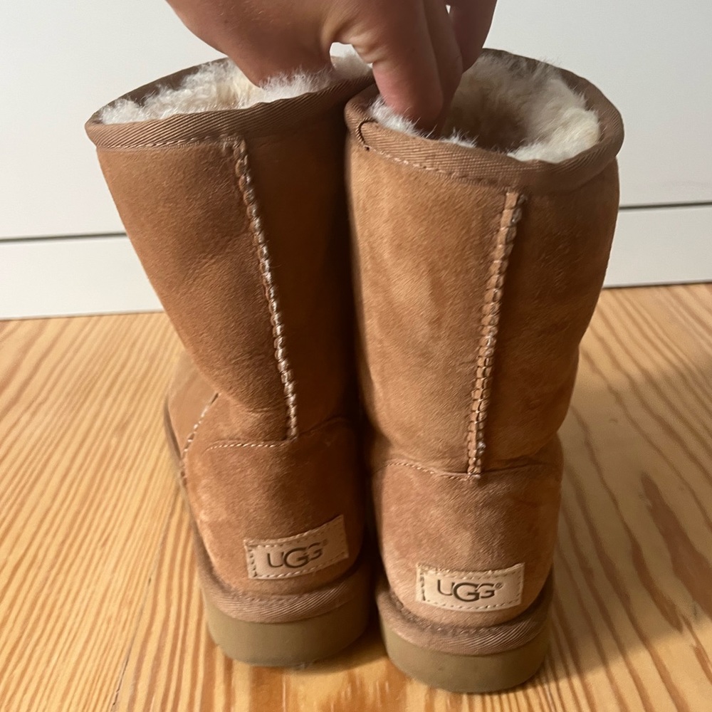 Uggs - Picture 2 of 6
